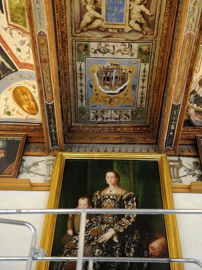 Se desprende un trozo de un fresco del siglo XVI en la Galería de los Uffizi de Florencia