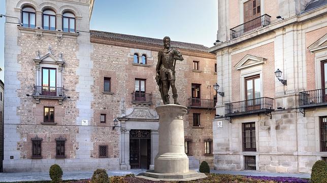 Consulta popular para colocar a Felipe II en la Plaza de la Villa