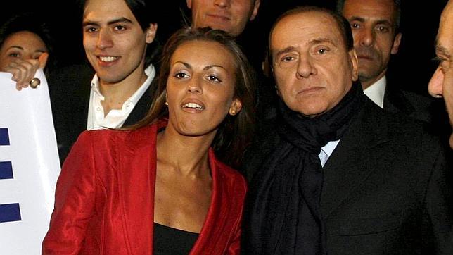 Ni rastro de la novia de Berlusconi