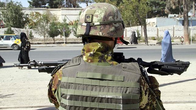 Las autoridades de Afganistán denuncian la muerte de diez civiles tras un ataque aéreo de la OTAN