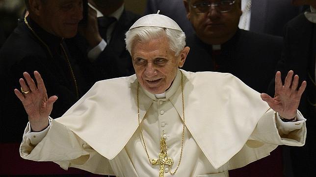 El Papa Benedicto XVI asegura que ha renunciado «en plena libertad por el bien de la Iglesia»