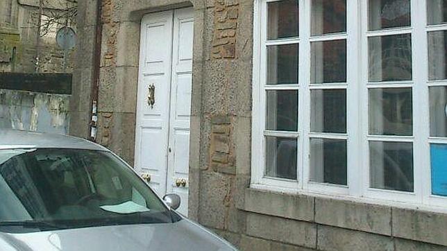 Agentes de Aduanas registran la casa de Conde Roa en Santiago