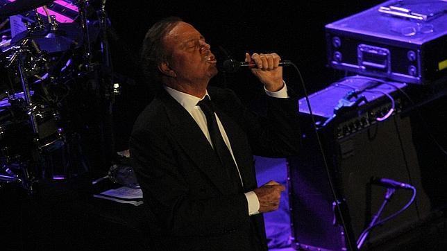 Julio Iglesias y Manuel Alejandro, en el  Salón de la fama de compositores latinos
