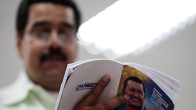 Maduro prepara al país para que no espere la vuelta de Chávez