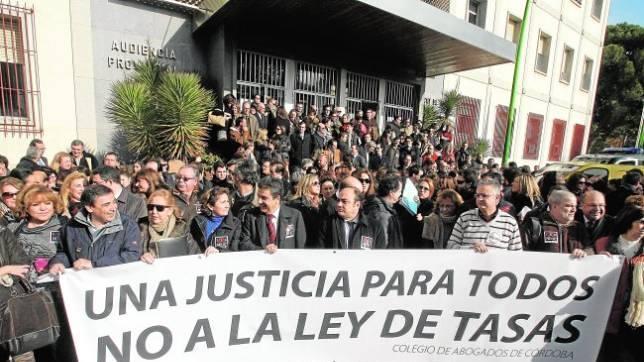 Jueces y fiscales, convocados a la huelga