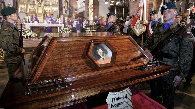 Los giros que dio Copérnico tras su muerte