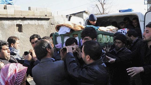 El impacto de un misil en un barrio de la ciudad siria de Alepo deja al menos 20 muertos