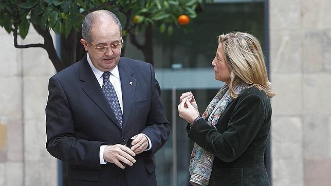 Cataluña suprimirá mil cargos públicos en el ámbito local