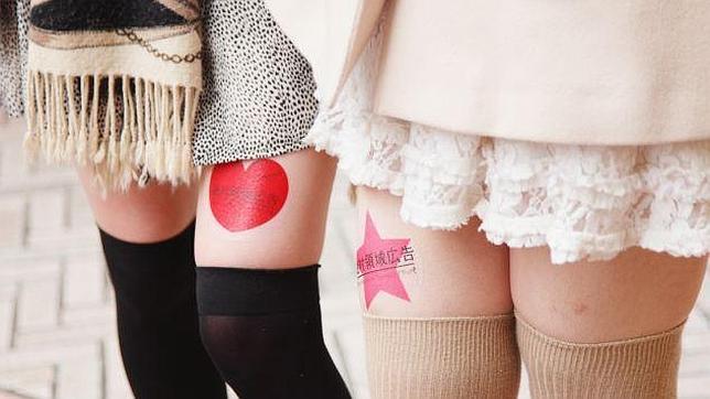 Pegatinas debajo de la falda, la última moda en marketing en Japón