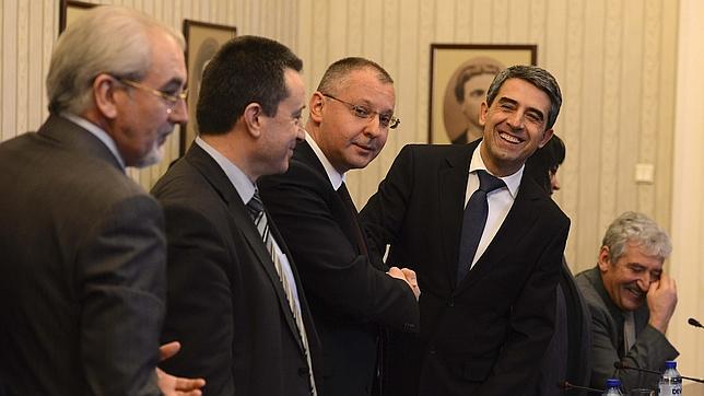 El presidente búlgaro prevé elecciones anticipadas en abril o mayo