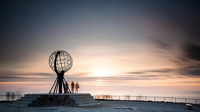 Una escultura en Cabo Norte