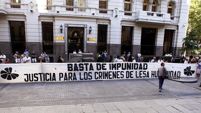 Declaran inconstitucional la norma que impedía la prescripción de los crímenes cometidos por militares en la dictadura