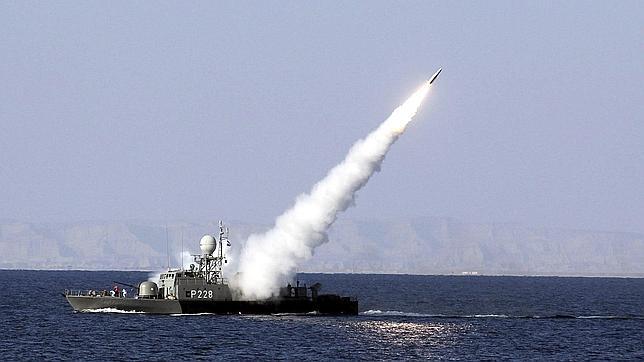 Irán prueba con éxito un misil de crucero marino de corto alcance