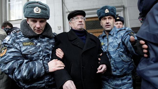 Los gozos y las sombras de Eduard Limónov