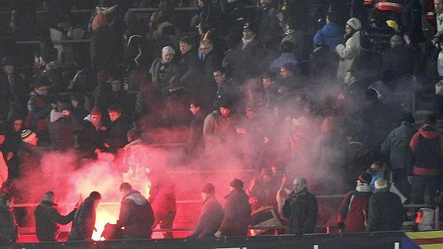 Entre 60.000 y 600.000 euros de multa al Barcelona por la bengala del Barça-Madrid