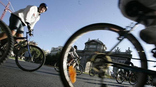 Mapfre lanza un seguro para ciclistas que cubre daños personales, materiales y robos