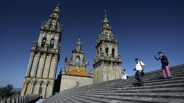 Cuatro jóvenes asaltan la Catedral de Santiago y causan destrozos en el templo