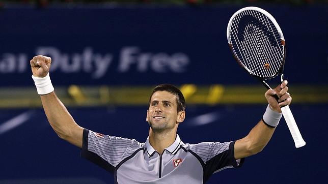 Djokovic gana a Berdych y reconquista Dubai