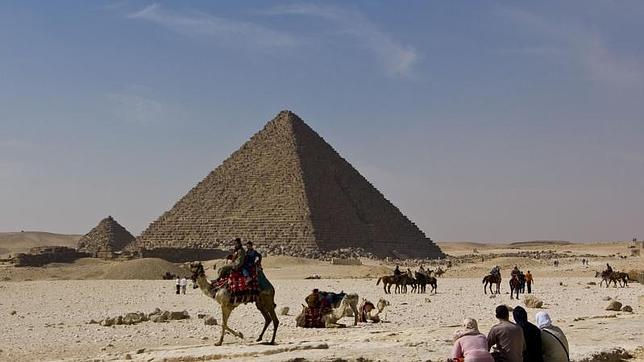 Egipto quiere salvar su futuro: «Se alquilan Pirámides»
