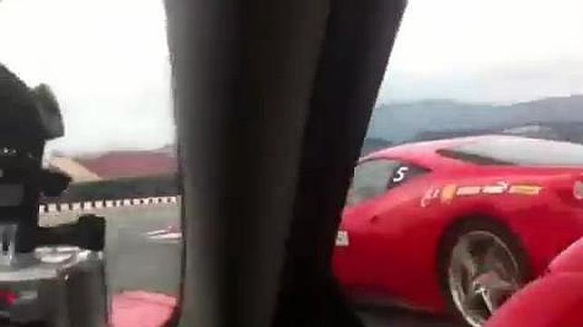 El divertido pique de Alonso y De la Rosa en Montmeló