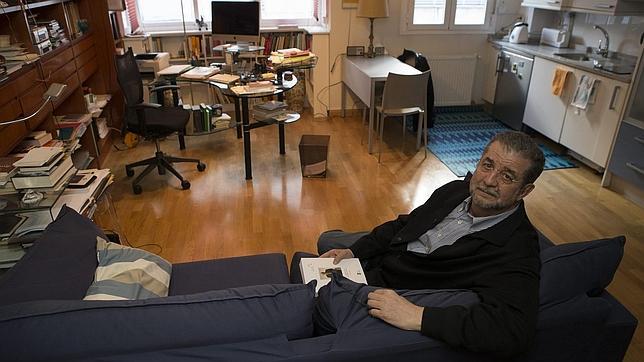 José Antonio Pascual: «El diccionario es como el agua oxigenada»