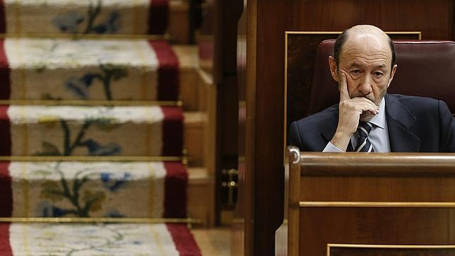 El exministro Maravall dice que Rubalcaba «está colgado de la brocha»