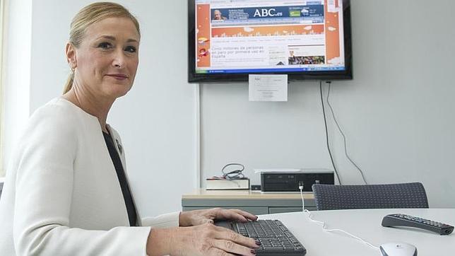 Cristina Cifuentes no comparte las declaraciones del ministro del Interior sobre el matrimonio gay