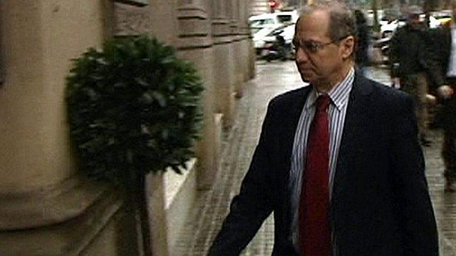 El fiscal catalán pone su cargo a disposición de Torres-Dulce, que acepta su renuncia