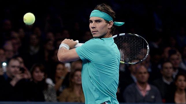 Nadal pisa el cemento un año después