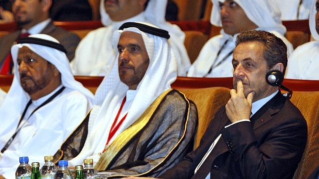 Sarkozy ve tan mal a Francia que no descarta un posible regreso a la política