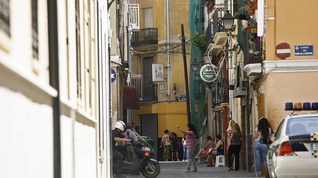 Valencia multará hasta con 2.000 euros a los clientes de las prostitutas que ejercen en la calle