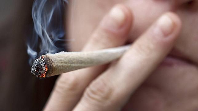 Uno de cada tres jóvenes que consumen drogas cree que su uso no le perjudica