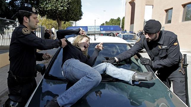 Desestiman la petición de la madre a la que ordenan devolver a México a sus tres hijos