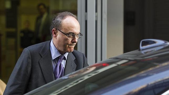 Linde afirma que los directivos de bancos con ayudas no han adaptado sus sueldos