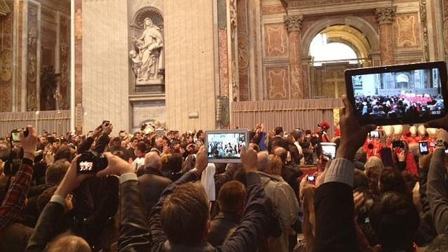 La basílica de San Pedro, abarrotada en la misa previa al Cónclave