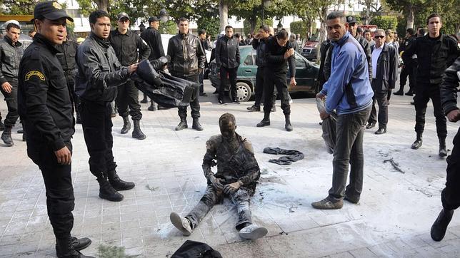 Otro suicidio estremece Túnez