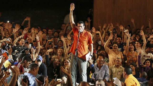 La acusación de que la CIA quiere matar a Capriles marca la campaña venezolana