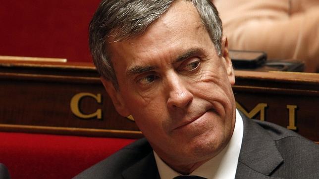 Dimite el ministro francés del Presupuesto, acusado de tener cuentas en Suiza y Singapur