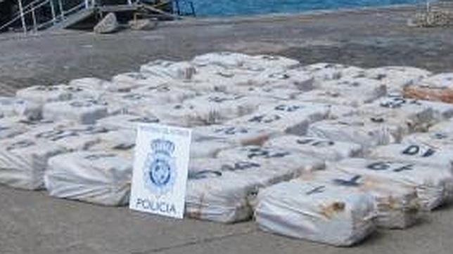 El barco abordado con dos toneladas de cocaína tenía como destino la costa gallega