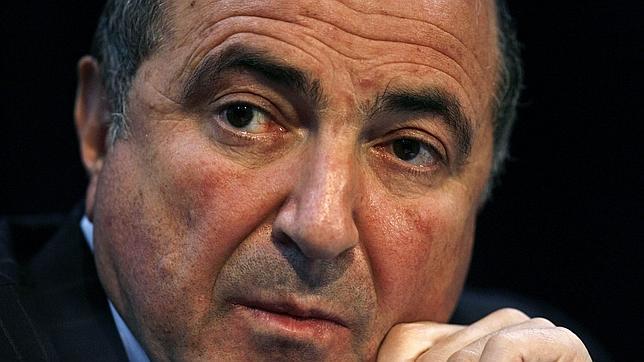 Encuentran muerto en su exilio británico al magnate ruso Borís Berezovski