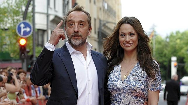 Natalia Verbeke se cita con sus ex