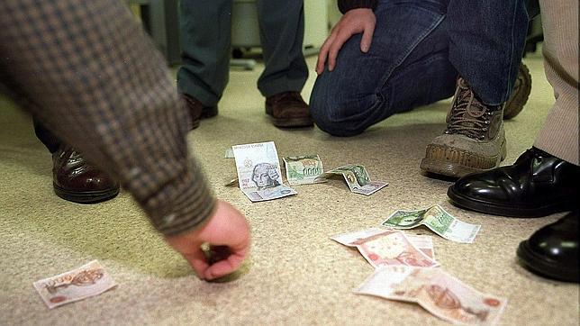 El juego de las chapas: dinero y tradición en Semana Santa