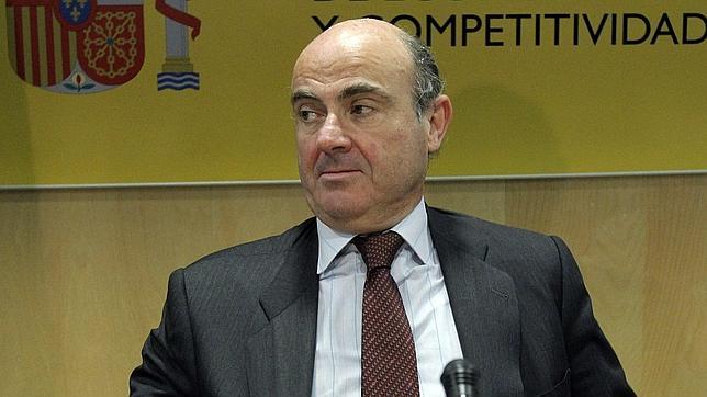 De Guindos asegura que la nueva ley contra los desahucios acatará la sentencia de la UE