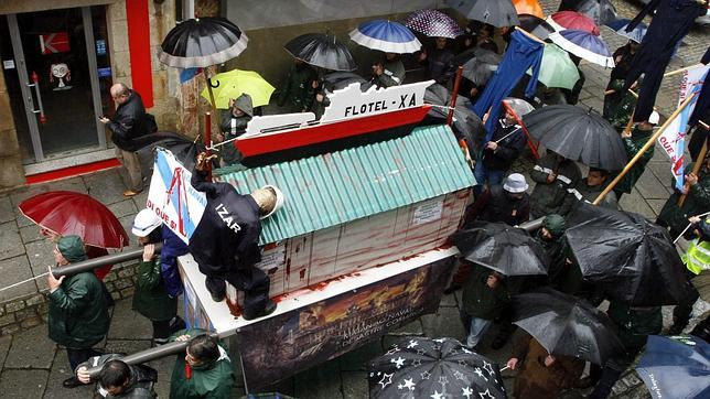 El naval de Ferrol celebra sus «dos años de Pasión» en una procesión reivindicativa