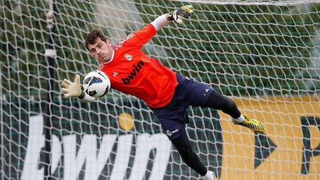 Todos pendientes de Casillas