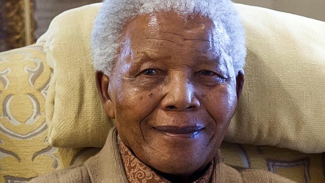 Nelson Mandela está «de buen humor» y progresa en su recuperación de la infección pulmonar