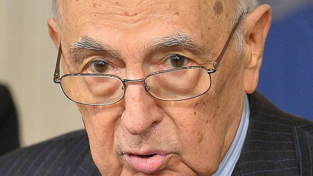 Los partidos italianos empiezan a marcar distancias con el plan de Napolitano