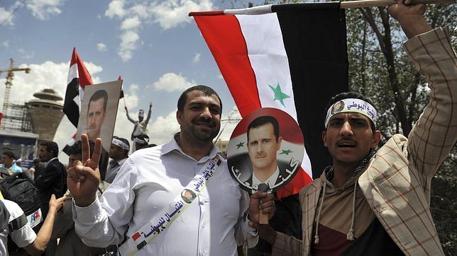 Los rebeldes sirios incendian nueve pozos petrolíferos en el este de Siria