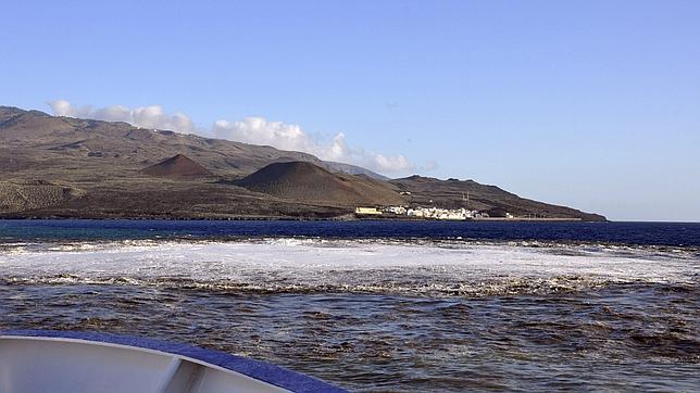 El mar sobre el volcán de El Hierro está más alterado que hace tres meses