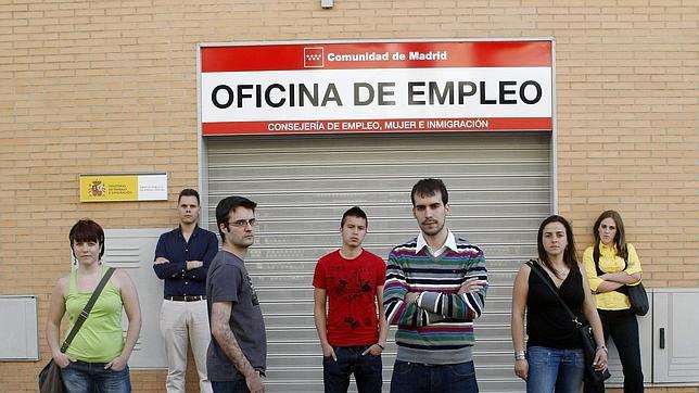El paro baja en marzo en 4.979 personas, hasta los 5.035.243 desempleados